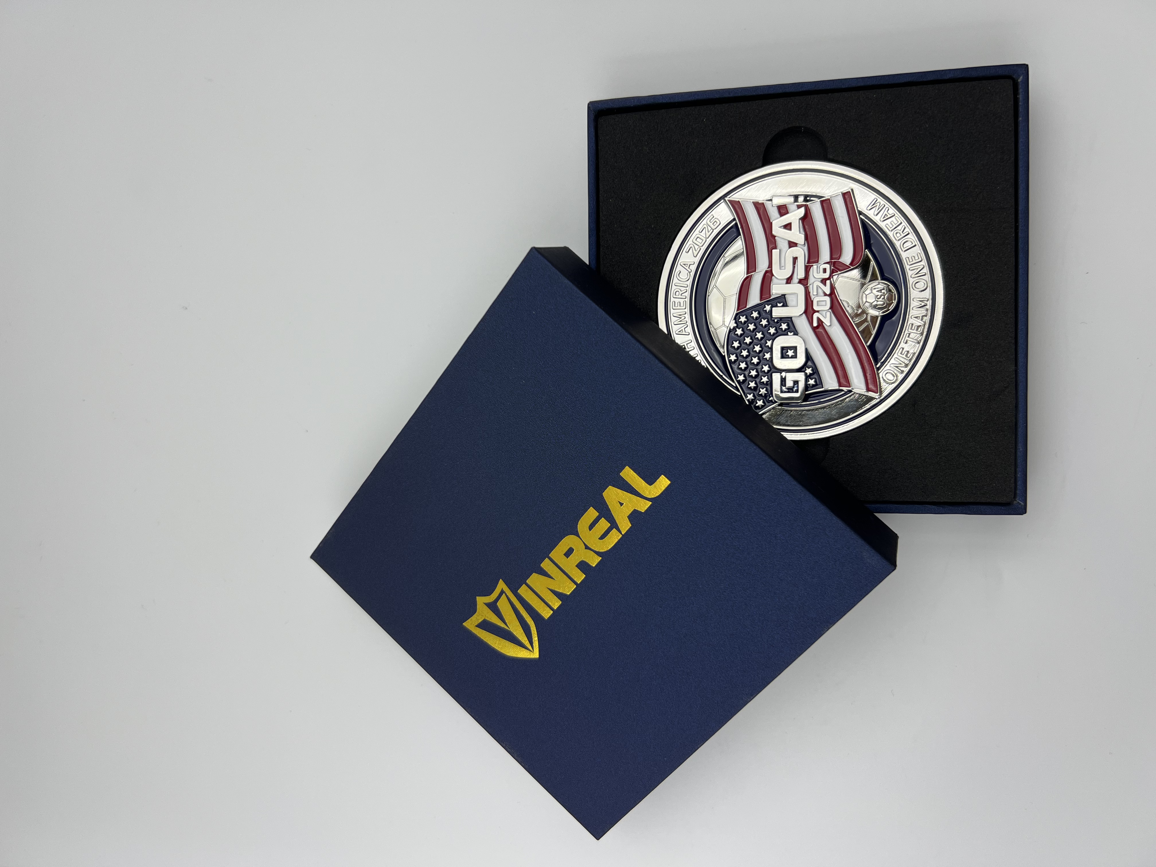 GO USA 2026 magnet with its blue VINREAL gift box